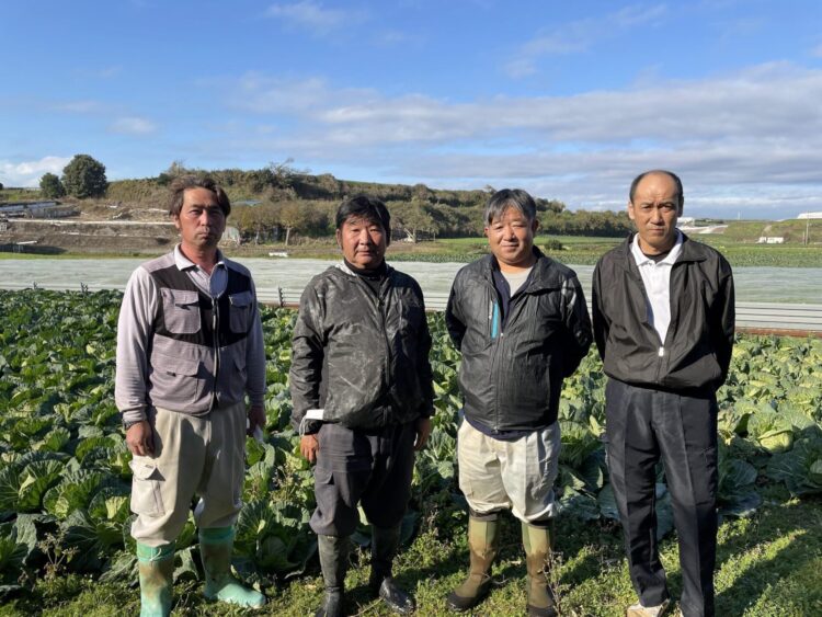 三浦市　キャベツ生産者　高清会の4名左から鈴木健一氏、清水孝幸氏、加藤直樹氏、鈴木靖浩氏　